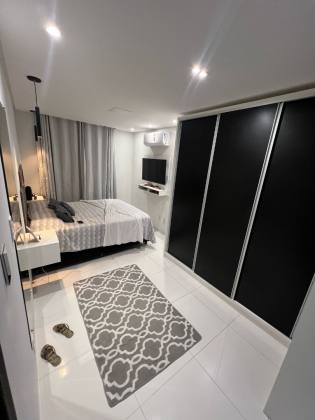 Apartamento Condomínio Francisco Moreira 104m², 4 quartos, sendo 1 suíte, com localização privilegiada.
