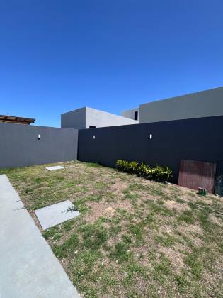 Linda casa em condomínio fechado na Barra dos Coqueiros