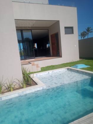 Casa no Condomínio Alphaville Sergipe,  Barra dos Coqueiros 455m², 4 quartos, sendo 4 suíte e com localização privilegiada.