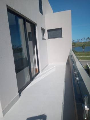 Casa no condomínio Alphaville Sergipe, Barra dos Coqueiros, 455m², 4 quartos, sendo 4 suítes com localização privilegiada.