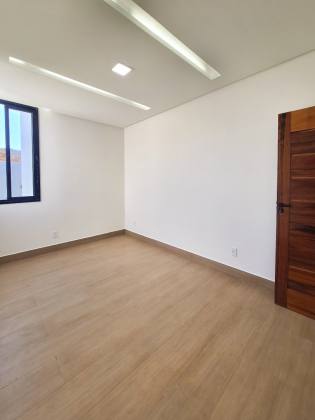 Vendo Casa em Condomínio fechado