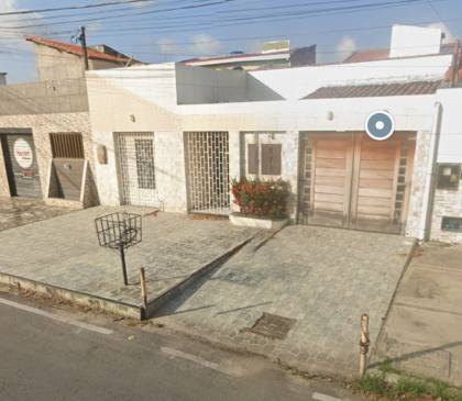 Casa no Aeroporto com Ponto Comercial