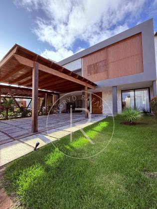 Casa de Condomínio Para Vender com 4 quartos 3 suítes no bairro Atalaia em Aracaju