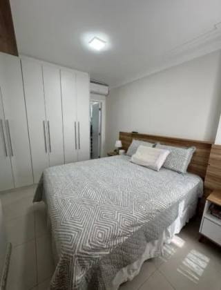 Apartamento mobiliado com 3 quartos e suíte no Condomínio Pérolas da Atalaia.