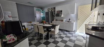 Linda casa à venda no bairro Luzia!