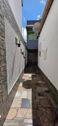 Linda casa à venda no bairro Luzia!