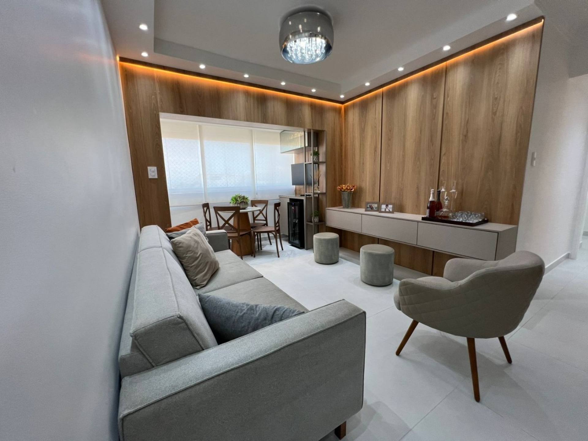 Oportunidade no Edifício Bella Vita, Grageru, 102m², 4 suítes, sendo 2 suítes e uma ótima localização.