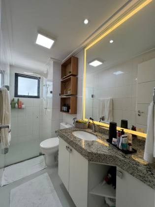Oportunidade no Edifício Bella Vita, Grageru, 102m², 4 suítes, sendo 2 suítes e uma ótima localização.