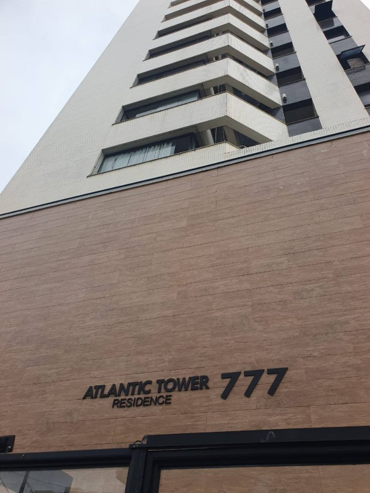Apartamento no Cond. Atlantic Tower.