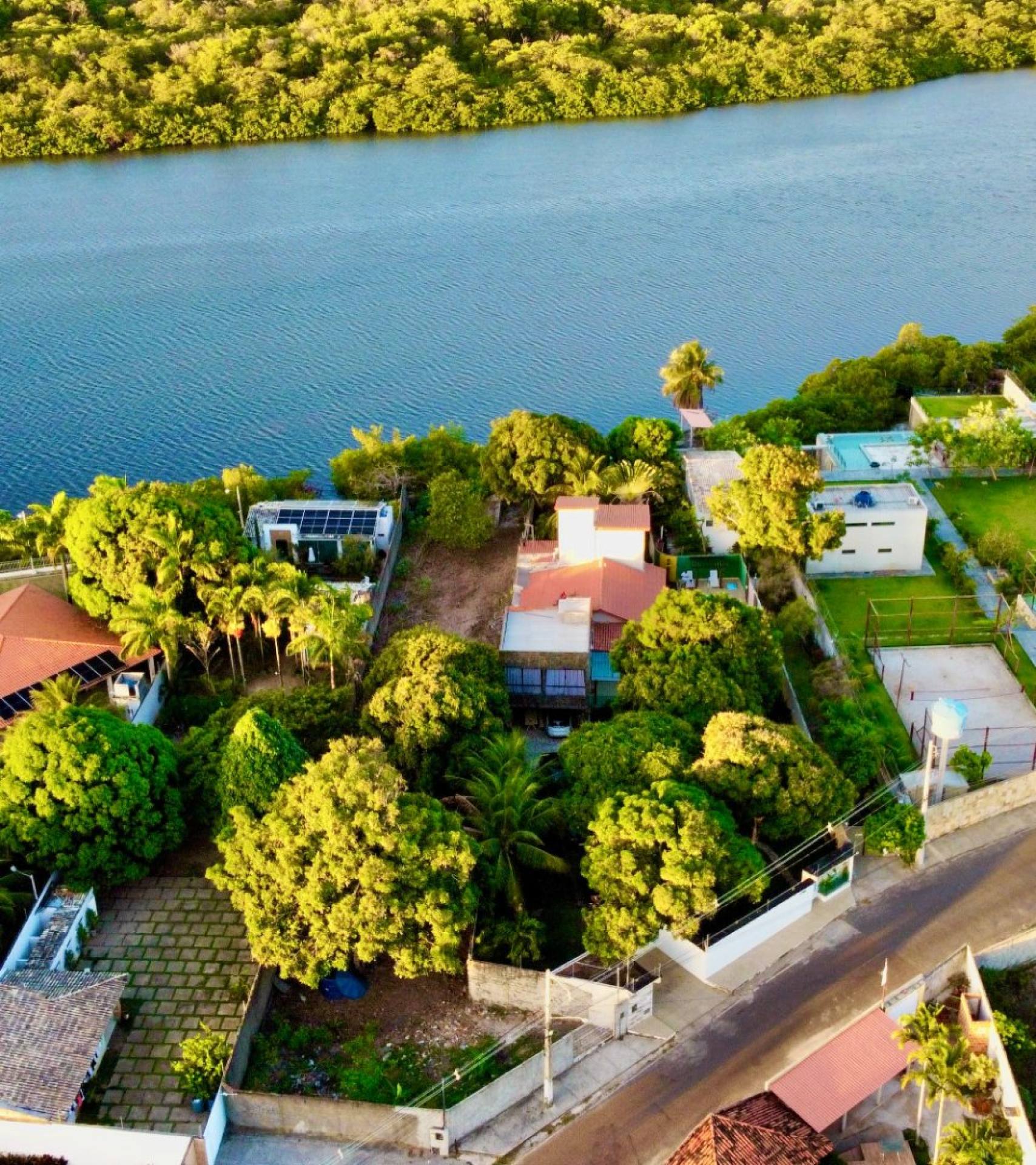 Linda casa no Robalo.