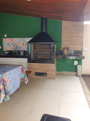 Linda casa no Robalo.