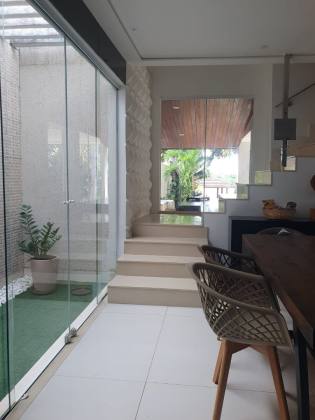 Linda casa no Robalo.