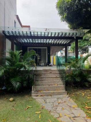 Linda casa no Robalo.