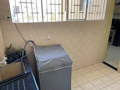 Oportunidade no Edf. Simone Beatriz 140m², 3 quartos, sendo 1 suíte, e mais 1 quarto de dependência com localização privilegiada.