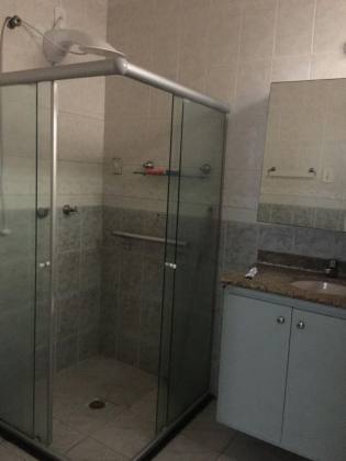 Excelente casa com 6 quartos, sendo 4 suítes no bairro Cirurgia.