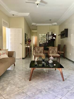 Excelente casa com 6 quartos, sendo 4 suítes no bairro Cirurgia.