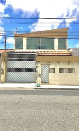 Casa Para Vender com 6 quartos 4 suítes no bairro Cirurgia em Aracaju