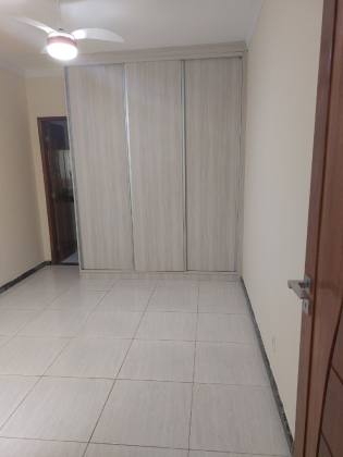 Casa térrea com 3 quartos, Suíte, Home Office, Garagem Coberta Portão Eletrônico, Atalaia