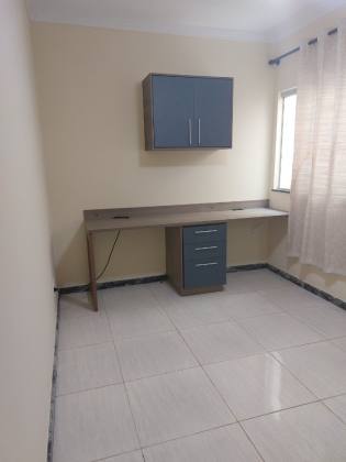 Casa térrea com 3 quartos, Suíte, Home Office, Garagem Coberta Portão Eletrônico, Atalaia