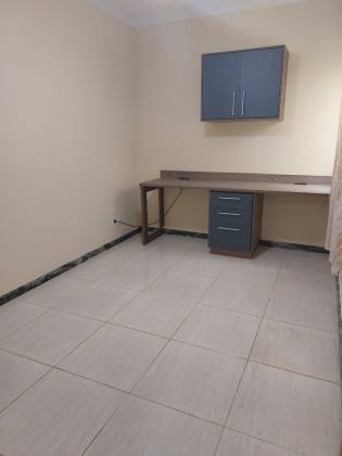 Casa térrea com 3 quartos, Suíte, Home Office, Garagem Coberta Portão Eletrônico, Atalaia