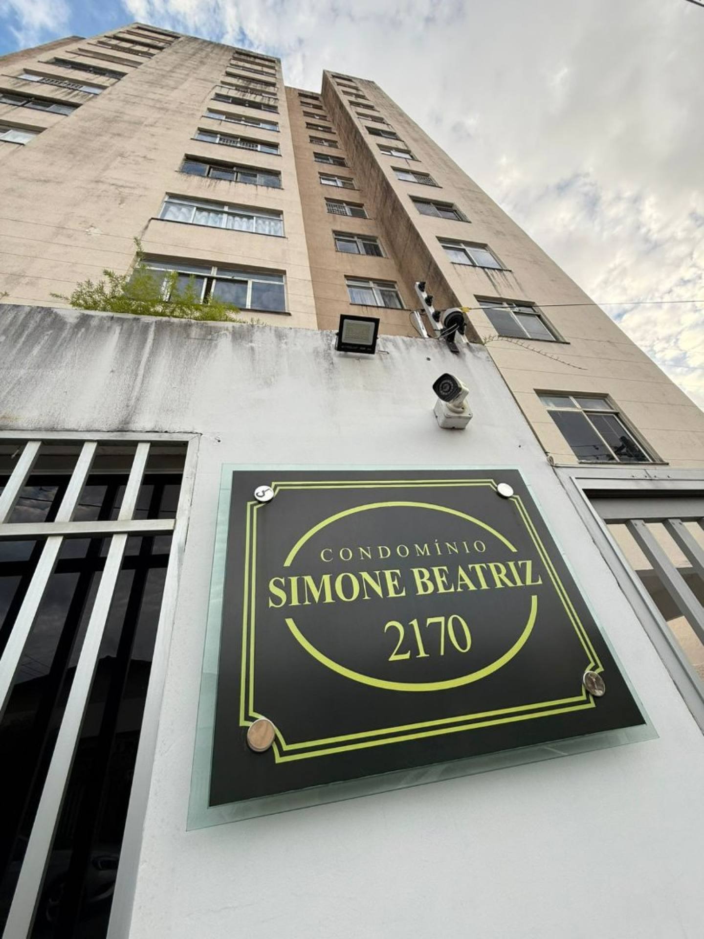 Vendo apartamento no Edifício Simone Beatriz