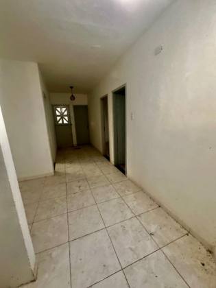 Casa Ampla de Esquina com 1° Andar – Marivan