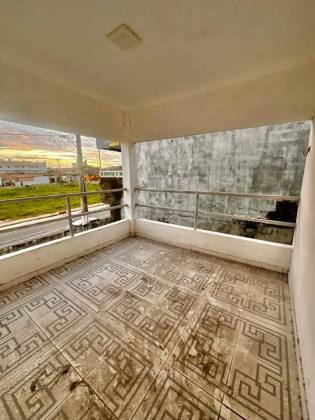 Casa Ampla de Esquina com 1° Andar – Marivan