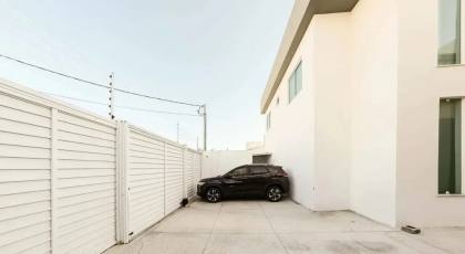 CASA DE ALTO PADRÃO EM RESIDENCIAL A 200M DA ORLA