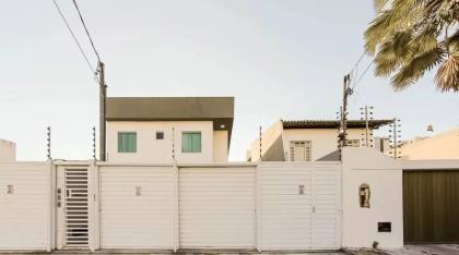 CASA DE ALTO PADRÃO EM RESIDENCIAL A 200M DA ORLA