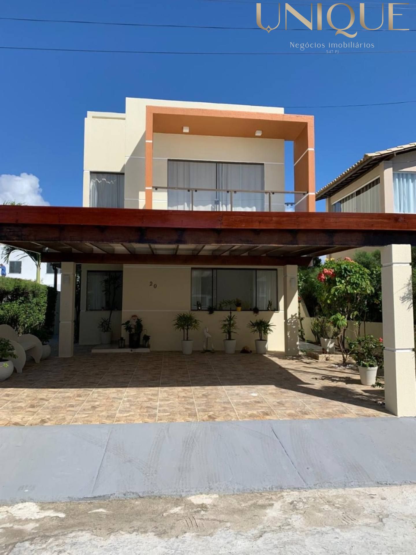 Casa em  Condomínio a poucos metros da Praia