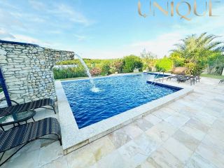 Mansão de Frente ao Rio