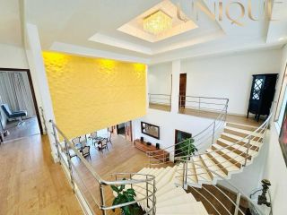 Mansão de Frente ao Rio