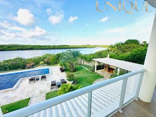 Mansão de Frente ao Rio