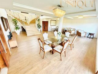 Mansão de Frente ao Rio