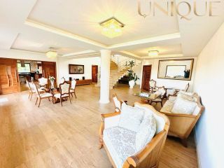 Mansão de Frente ao Rio