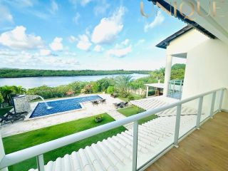 Mansão de Frente ao Rio