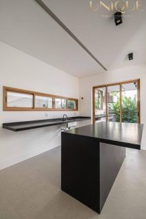 Excelente casa à venda no condomínio Maui