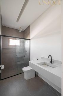 Excelente casa à venda no condomínio Maui