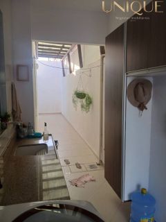 Excelente casa com 3 quartos, sendo um suíte e 2 vagas de garagens na Aruana.