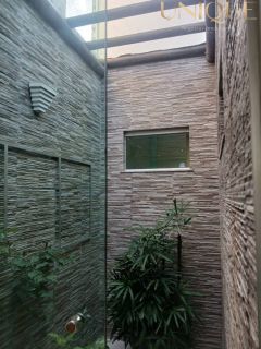 Excelente casa com 3 quartos, sendo um suíte e 2 vagas de garagens na Aruana.