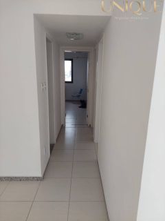 Excelente apartamento com 4 quartos, sendo um suíte no Residencial Gran Farol, bairro Coroa do Meio.