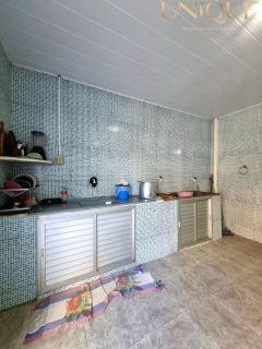 Excelete casa com boa localização.