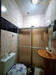 Excelete casa com boa localização.