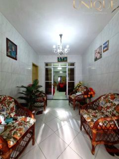 Excelete casa com boa localização.