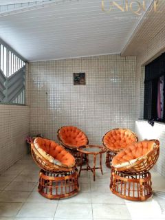 Excelete casa com boa localização.