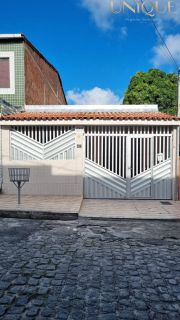 Excelete casa com boa localização.