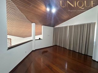 Linda casa no bairro Farolândia em ótima localização.