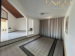 Linda casa no bairro Farolândia em ótima localização.