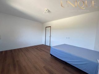 Linda casa no bairro Farolândia em ótima localização.