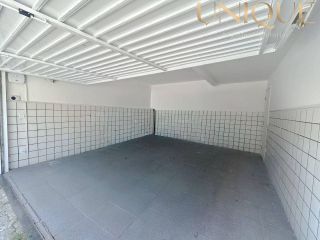 Linda casa no bairro Farolândia em ótima localização.